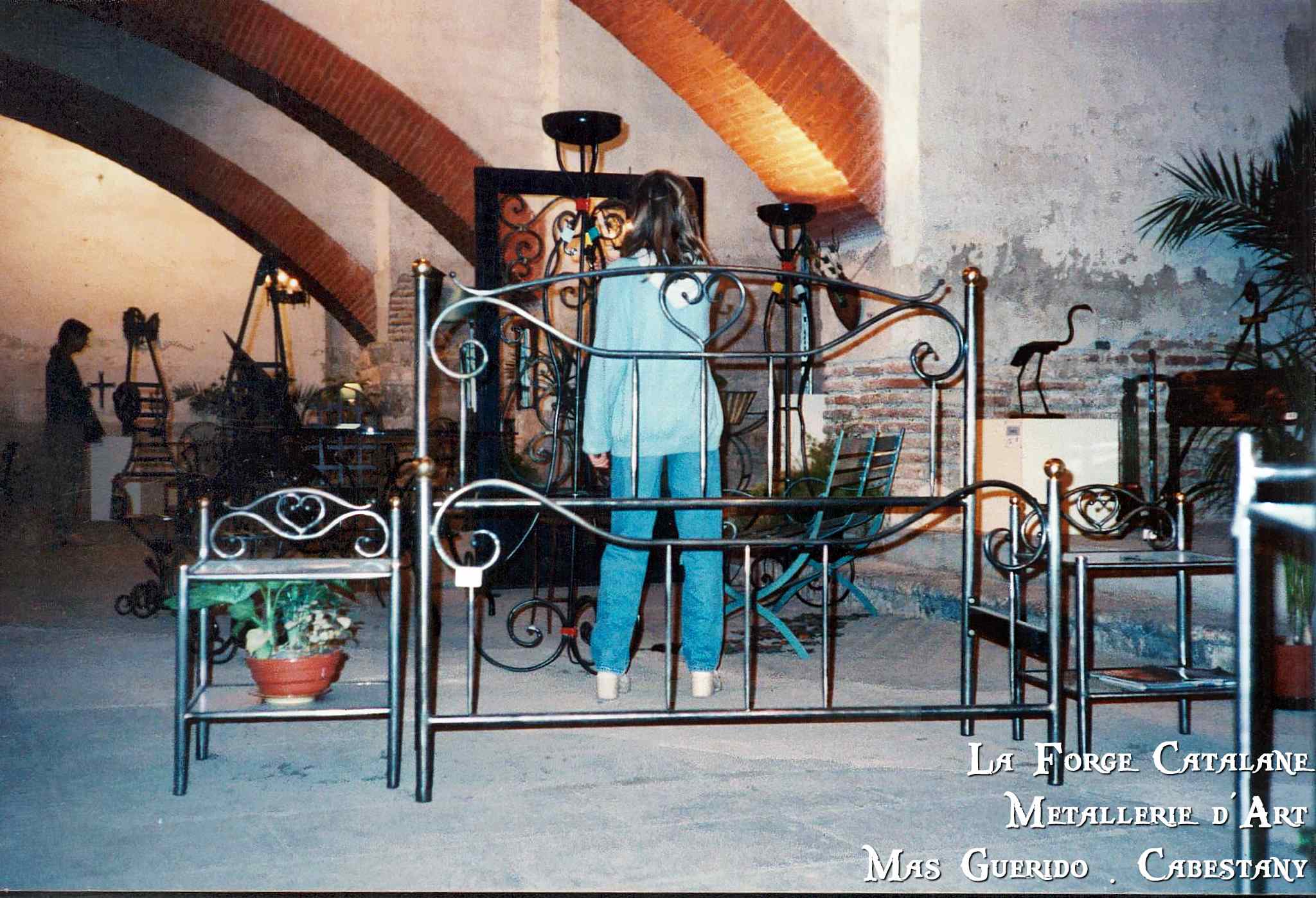 encadrement de lit avec chevet fer forge catalane.jpg